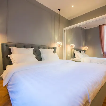 Luxurious 4beds/4baths Next To Palais Apartment *