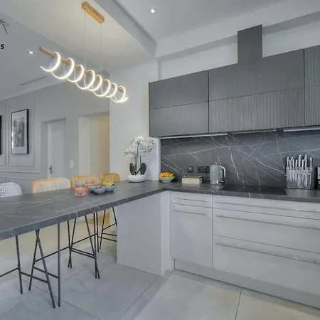 Grace - Luxurious 4beds-4baths Next To Palais Apartman