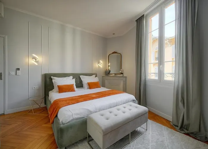 Grace - Luxurious 4beds-4baths Next To Palais Apartman